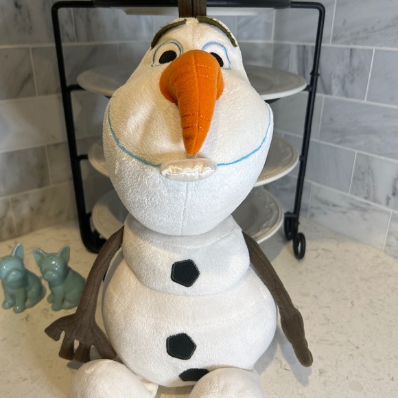 Disney Other - Disney’s Frozen ❄️ Olaf ⛄️ Plush Backpack